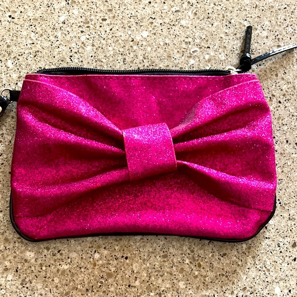 Caboodles Handbags - NEW Sparkly Pink Caboodles Bow Wristlet Pouch
